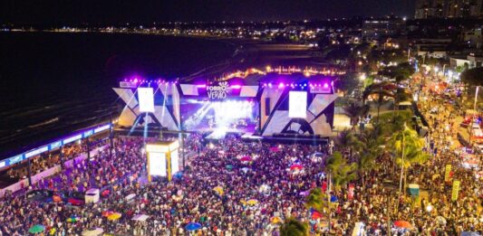 Milhares de pessoas lotam praia do Cabo Branco para ver Kelly Silva, Nando Cordel, Walkyria Santos e Cavaleiros do Forró
