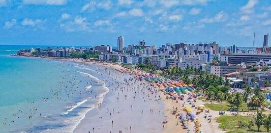 Paraíba tem quatro trechos de praia impróprios para banho neste Carnaval