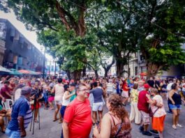 Helô Uehara leva batuque, axé e samba para o Sabadinho Bom em João Pessoa
