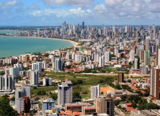 Justiça manda prefeitura de João Pessoa liberar licença de prédio na orla com excedente de altura