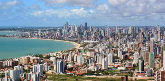 Justiça manda prefeitura de João Pessoa liberar licença de prédio na orla com excedente de altura