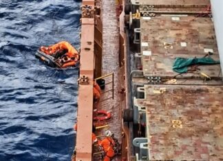 Embarcação que saiu de Cabedelo naufraga no litoral do Rio Grande do Norte
