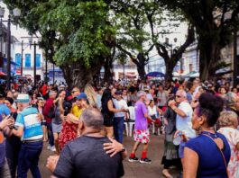 Grupo ‘Os Mulatos’ leva clássicos do samba para o Sabadinho Bom em João Pessoa