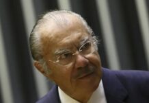 Ex-presidente José Sarney segue internado em hospital de São Paulo