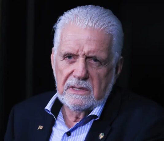 Jaques Wagner deixa liderança do governo Lula em meio a caso Master