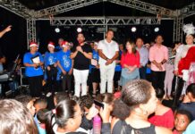 NATAL DA ESPERANÇA: árvore é acesa e centenas de pessoas lotam praça na abertura do evento em Lagoa Seca