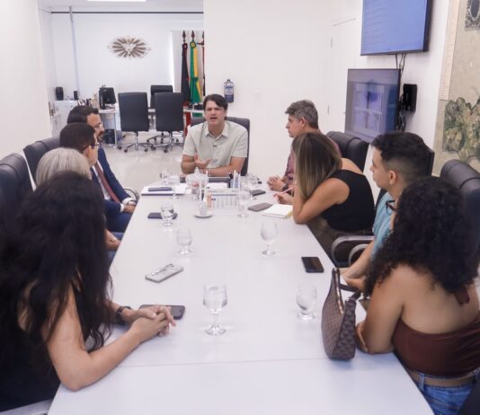 Leo Bezerra convoca 42 novos profissionais aprovados no último concurso da Educação de João Pessoa, que chega a 542 chamados