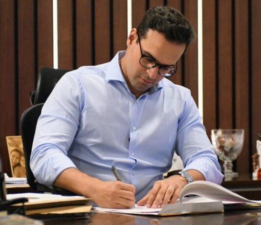 Lucas Ribeiro assina promoção de 131 oficiais da PM e Corpo de Bombeiros da Paraíba