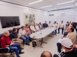 Em reunião com vereadores, Leo Bezerra fortalece diálogo entre Executivo e Legislativo