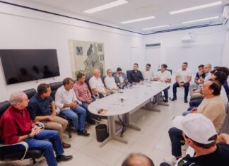 Em reunião com vereadores, Leo Bezerra fortalece diálogo entre Executivo e Legislativo