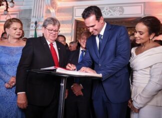 Lucas Ribeiro toma posse como governador da Paraíba