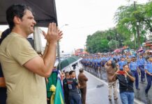 Leo Bezerra destaca organização da prefeitura e participação popular durante abertura do desfile cívico em Mangabeira