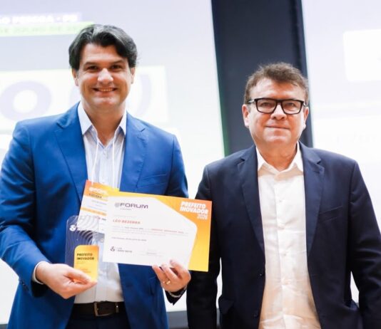 Leo Bezerra recebe prêmio ‘Prefeito Inovador 2026’ e apresenta experiências de João Pessoa para modernizar o serviço público