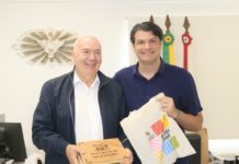 Leo Bezerra recebe visita de prefeito português e projeta parcerias nas áreas de arte e artesanato