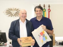 Leo Bezerra recebe visita de prefeito português e projeta parcerias nas áreas de arte e artesanato