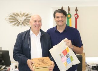 Leo Bezerra recebe visita de prefeito português e projeta parcerias nas áreas de arte e artesanato