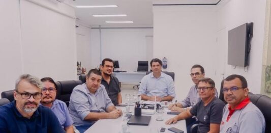 Leo Bezerra reúne Emlur, sindicato e empresas de limpeza urbana para garantir serviços de qualidade para a população