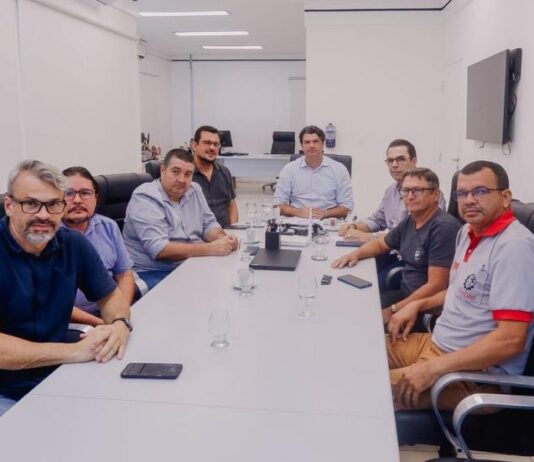 Leo Bezerra reúne Emlur, sindicato e empresas de limpeza urbana para garantir serviços de qualidade para a população