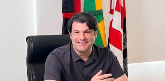 Leo Bezerra ganha título de ‘Prefeito Inovador 2026’ pelo uso estratégico da tecnologia na administração pública