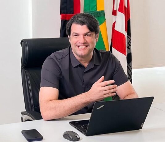 Leo Bezerra ganha título de ‘Prefeito Inovador 2026’ pelo uso estratégico da tecnologia na administração pública