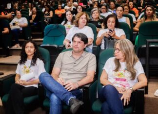 Leo Bezerra defende união de esforços para fortalecer a proteção de crianças e adolescentes na era digital