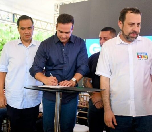 Governador Lucas Ribeiro e ministro Guilherme Boulos abrem feira da cidadania em João Pessoa