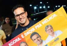 Lucas Ribeiro oficialmente campanha ao Governo da Paraíba com adesivagem em João Pessoa