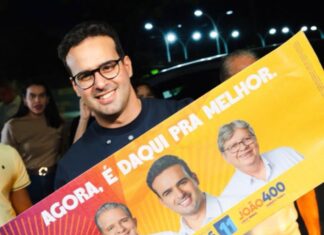 Lucas Ribeiro oficialmente campanha ao Governo da Paraíba com adesivagem em João Pessoa