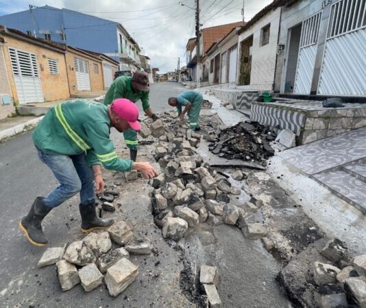 Prefeitura de Lagoa Seca realiza manutenção em ruas do bairro Bela Vista