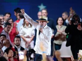 PT oficializa candidatura de Lula à Presidência