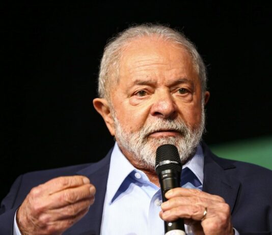 Vitória de Kamala Harris é mais segura para a democracia, diz Lula