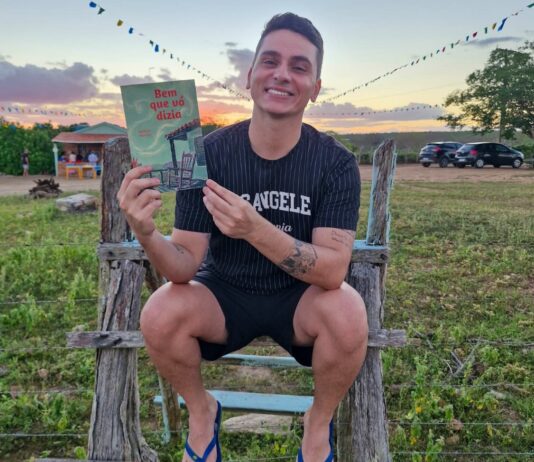 ‘Bem que vó dizia’: Jornalista Mateus Araújo lança o seu segundo livro