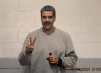 Sorridente e com mensagem religiosa, Maduro aparece em fotos na prisão nos EUA