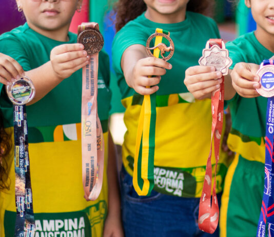 Educação Municipal de Campina Grande celebra conquistas de cerca de 150 medalhas em olimpíadas de conhecimento em 2026