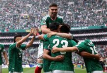 México abre Copa vencendo África do Sul em duelo com três expulsões