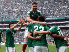 México abre Copa vencendo África do Sul em duelo com três expulsões