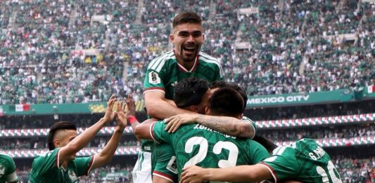 México abre Copa vencendo África do Sul em duelo com três expulsões