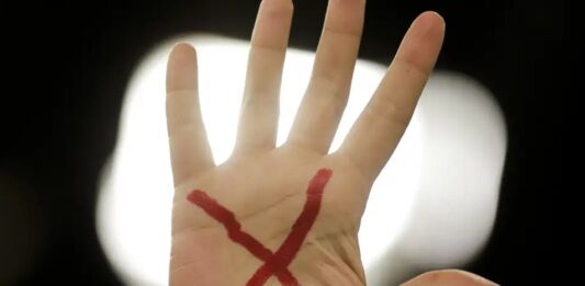 Justiça do Paraná reduz pena de homem que ateou fogo na companheira