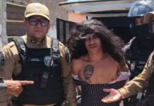 Suspeito de homicídios é preso disfarçado de mulher com criança no colo