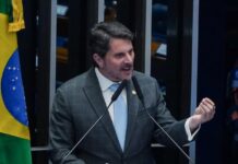 Alexandre de Moraes suspende uso de tornozeleira pelo senador Marcos do Val