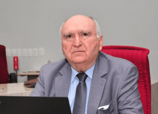 Nominando Diniz oficializa aposentadoria do TCE-PB