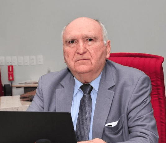 Nominando Diniz oficializa aposentadoria do TCE-PB