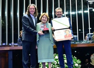 Nilda Gondim recebe a Comenda Ceci Cunha no Senado e Veneziano ressalta trabalho da Bancada Feminina na Casa