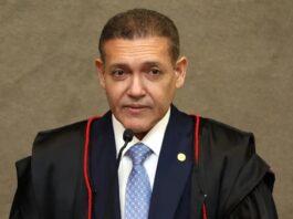 Nunes Marques toma posse na presidência do TSE; Mendonça será vice