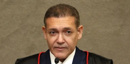 Nunes Marques toma posse na presidência do TSE; Mendonça será vice
