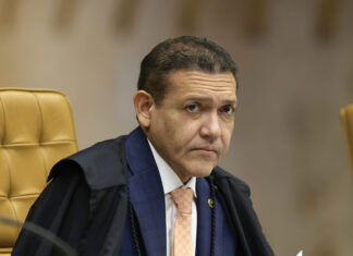 Nunes Marques toma posse na presidência do TSE e vai comandar eleições