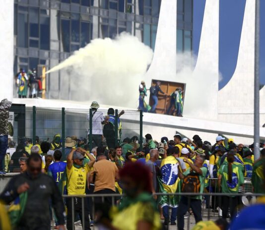 CPMI promete ir ao STF se Dino não liberar imagens de 8 de janeiro