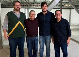 Olímpio Oliveira acompanha prefeito Bruno em visita à obras do Cine Capitólio