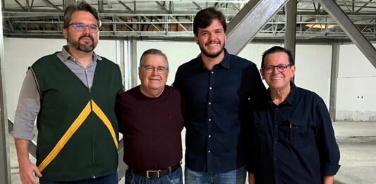 Olímpio Oliveira acompanha prefeito Bruno em visita à obras do Cine Capitólio