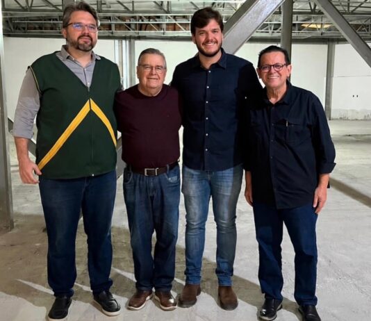 Olímpio Oliveira acompanha prefeito Bruno em visita à obras do Cine Capitólio